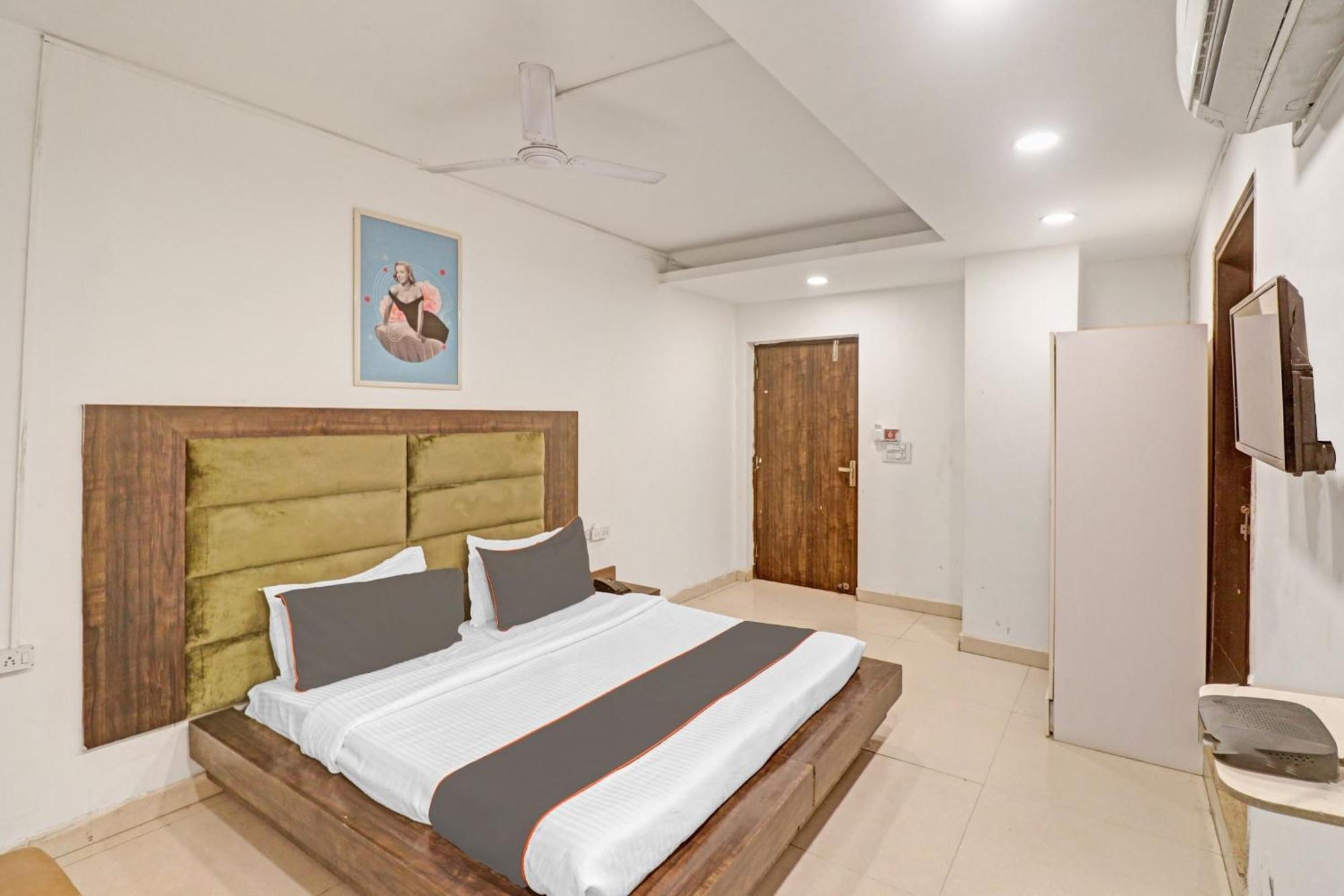 Collection O Seven Heaven Hotel New Delhi Exterior photo