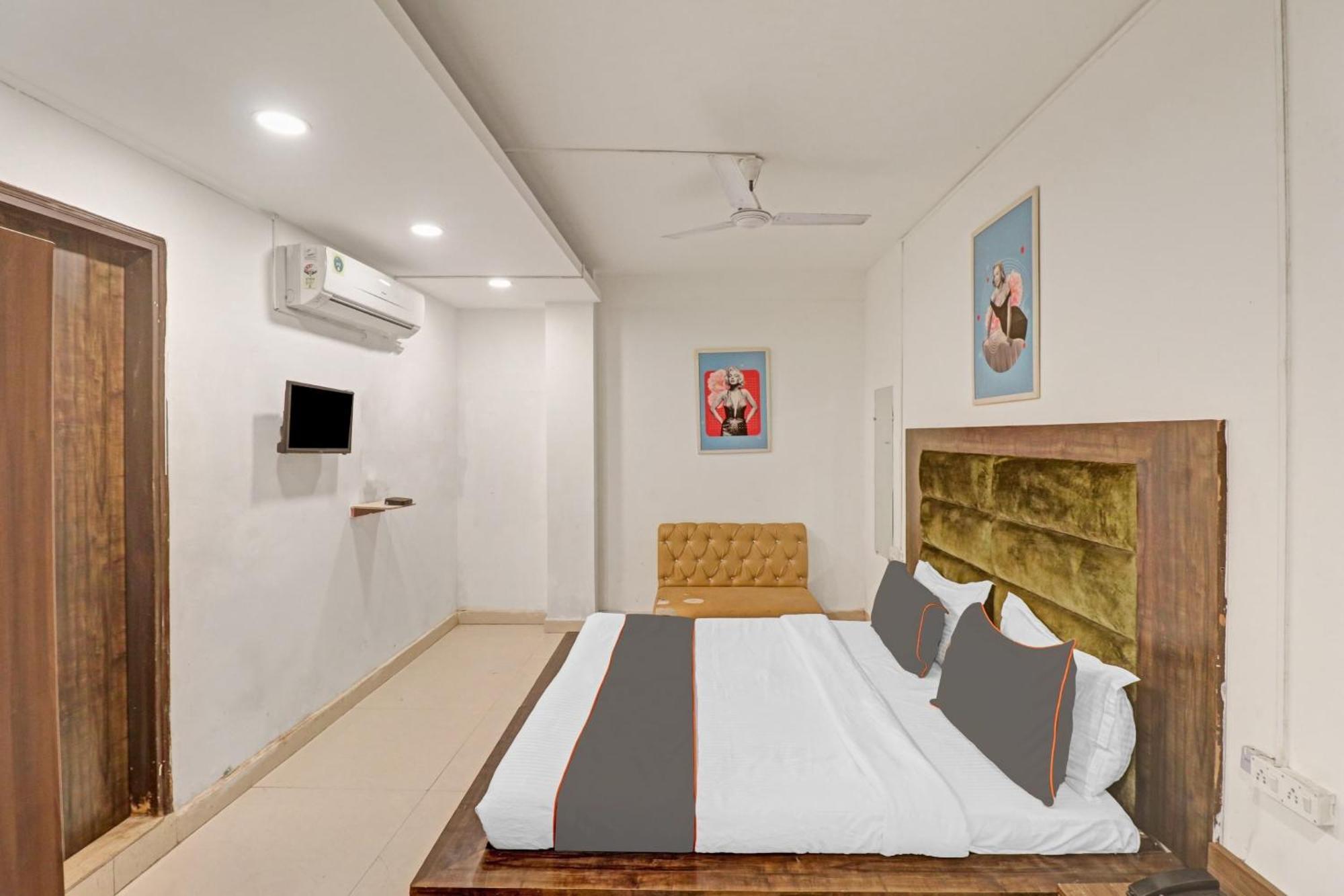 Collection O Seven Heaven Hotel New Delhi Exterior photo
