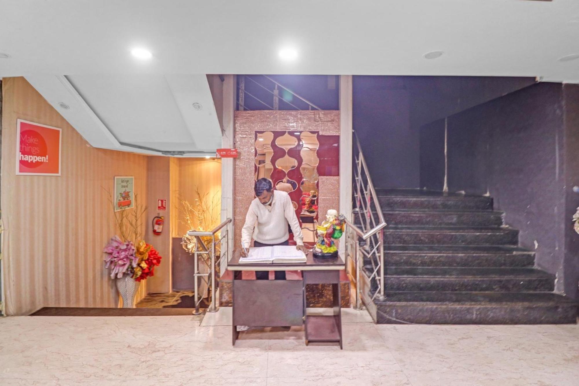 Collection O Seven Heaven Hotel New Delhi Exterior photo