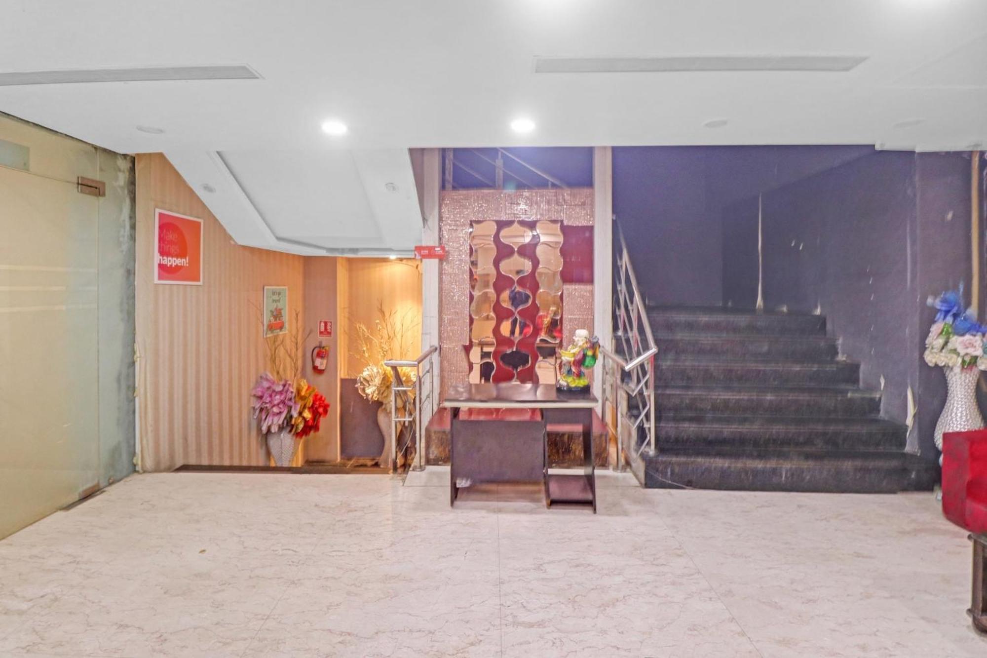 Collection O Seven Heaven Hotel New Delhi Exterior photo