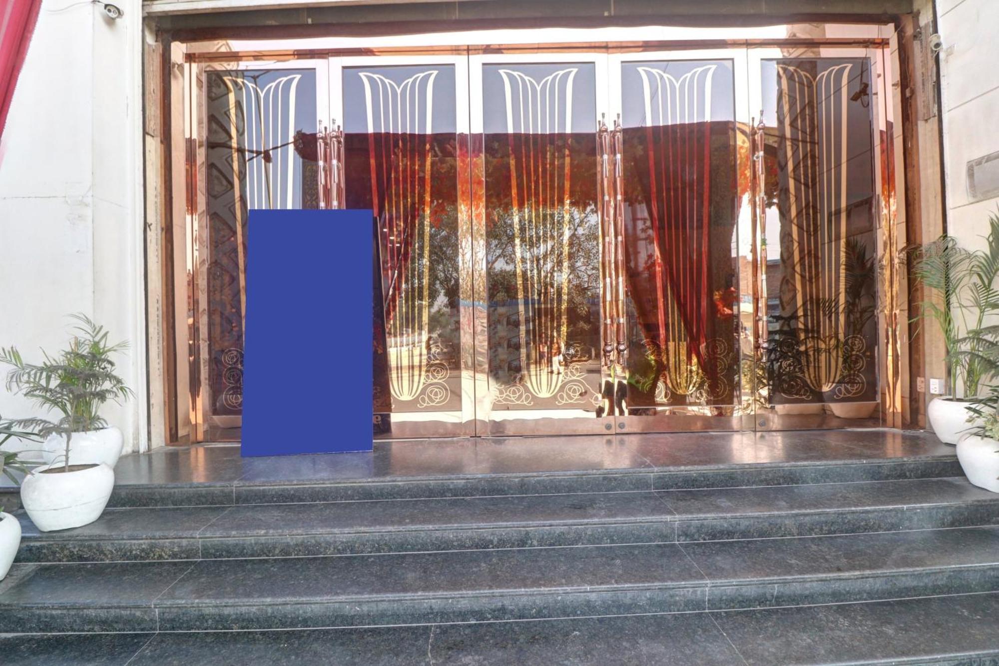 Collection O Seven Heaven Hotel New Delhi Exterior photo