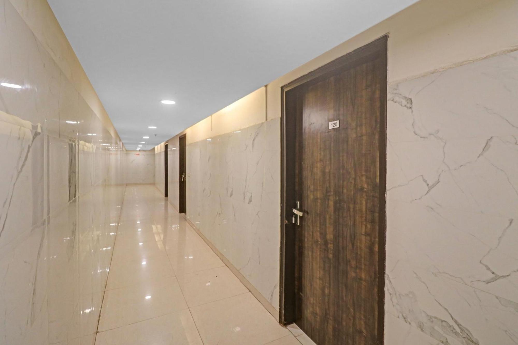 Collection O Seven Heaven Hotel New Delhi Exterior photo