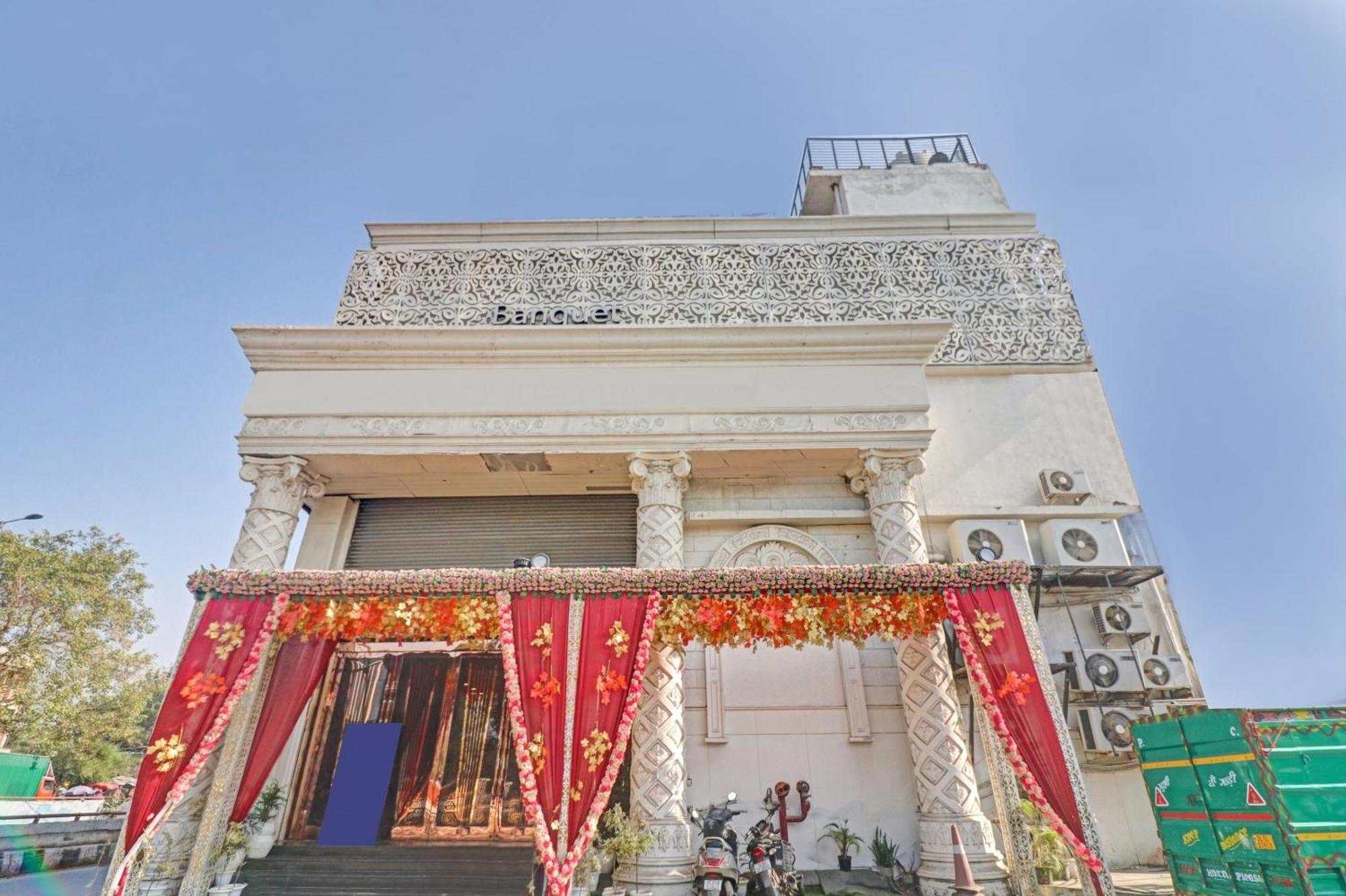 Collection O Seven Heaven Hotel New Delhi Exterior photo